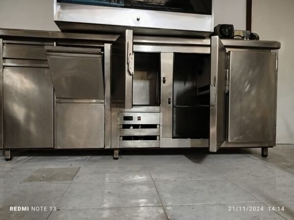 Bajo Mostrador industrial nevera y mueble cafetera
