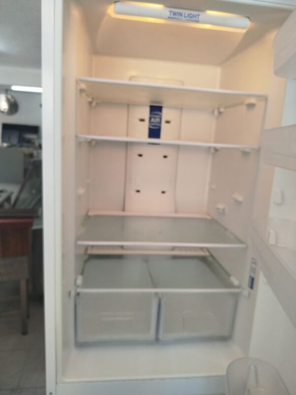 Nevera combi marca Indesit - Imagen 2