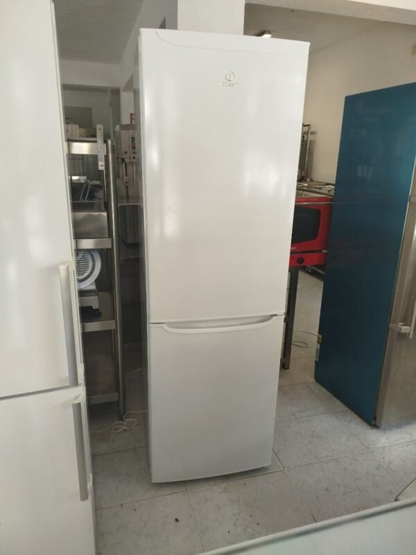Nevera combi marca Indesit - Imagen 3