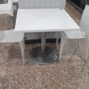 Mesas y sillas ideal para restaurante